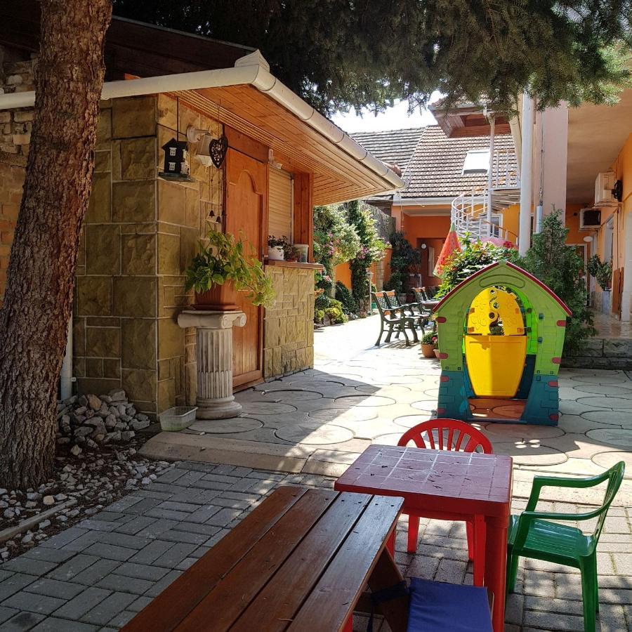 Penzion Kormos Štúrovo Bagian luar foto