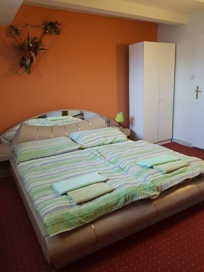 Penzion Kormos Štúrovo Bagian luar foto