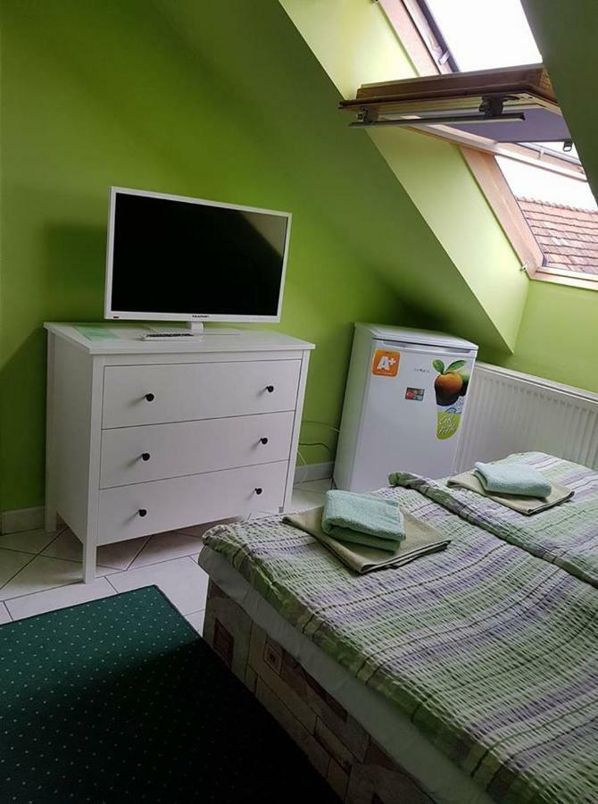 Penzion Kormos Štúrovo Bagian luar foto